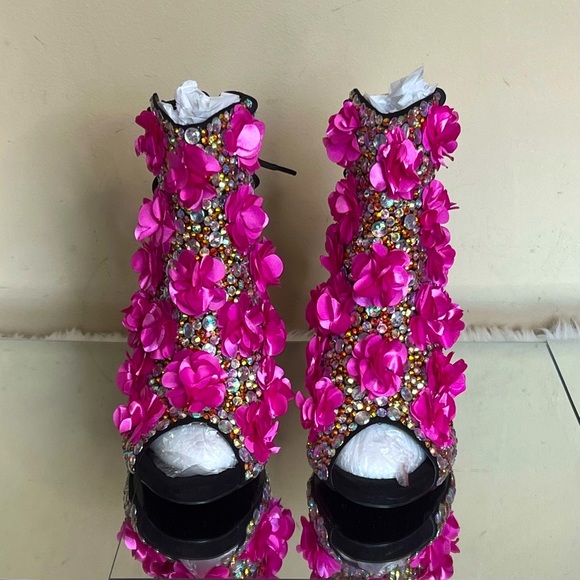 🌸 🌺 Stunning Embellished Floral Party Heels - Picture 2 of 5